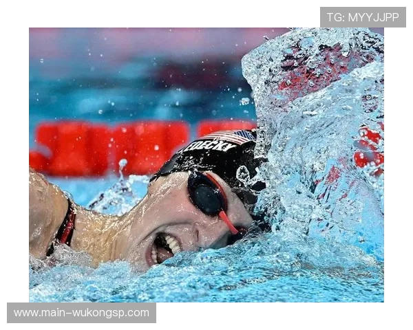 凯蒂·莱德基训练完顺手游个泳，普通人还在健身房找泳裤