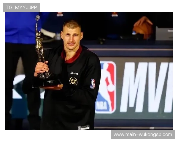 字母哥突破主导挤压禁区对比约基奇组织串联