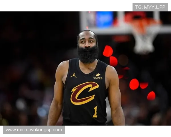 哈登挡拆创造空间带动球队进攻效率显著提升