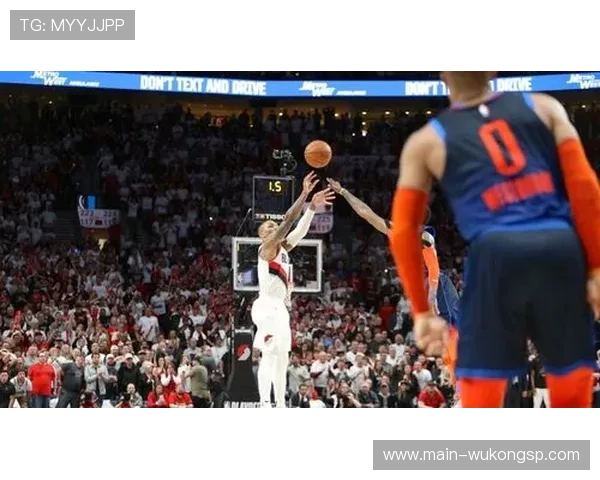 利拉德转向挡拆单打，拉开空间效率胜过库里无球