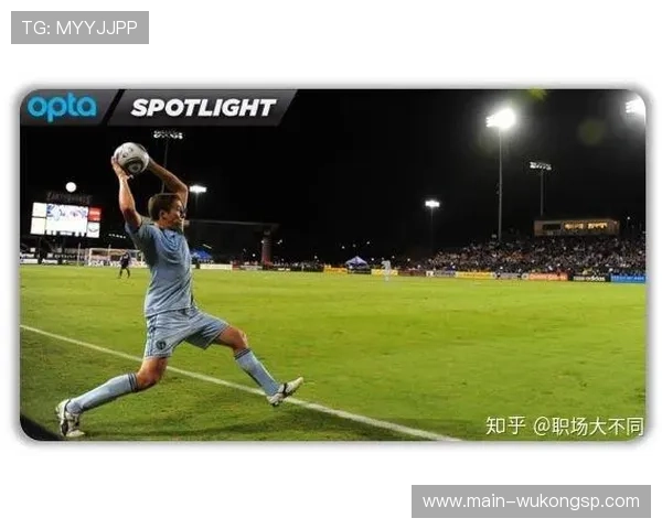 掷界外球规则：两脚位置与抛球合法性判定